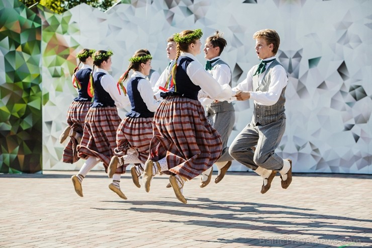 753. dzimšanas dienā Jelgavas iedzīvotāji un viesi varēja baudīt plašu izklaides un kultūras programu 753. dzimšanas dienā Jelgavas iedzīvotāji un viesi varēja baudīt plašu izklaides un kultūras programu 223988