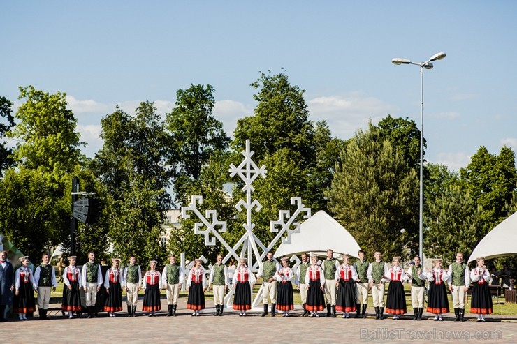 753. dzimšanas dienā Jelgavas iedzīvotāji un viesi varēja baudīt plašu izklaides un kultūras programu 753. dzimšanas dienā Jelgavas iedzīvotāji un viesi varēja baudīt plašu izklaides un kultūras programu 223993
