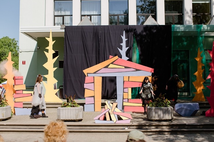 753. dzimšanas dienā Jelgavas iedzīvotāji un viesi varēja baudīt plašu izklaides un kultūras programu 753. dzimšanas dienā Jelgavas iedzīvotāji un viesi varēja baudīt plašu izklaides un kultūras programu 224001