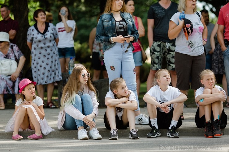 753. dzimšanas dienā Jelgavas iedzīvotāji un viesi varēja baudīt plašu izklaides un kultūras programu 753. dzimšanas dienā Jelgavas iedzīvotāji un viesi varēja baudīt plašu izklaides un kultūras programu 224027