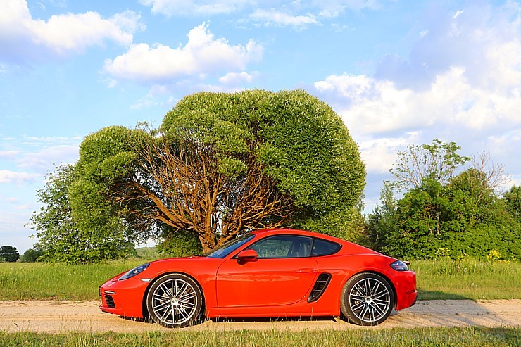 Travelnews.lv apceļo Latgali ar sportisko Porsche 718 Cayman 224048
