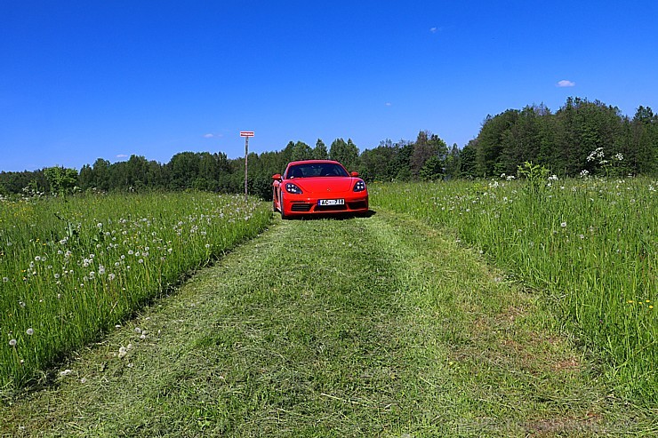 Travelnews.lv apceļo Latgali ar sportisko Porsche 718 Cayman 224086