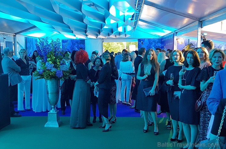 Travelnews.lv piedāvā dažus fotomirkļus no grandiozās Rīgas 5 zvaigžņu viesnīcas «Grand Poet by Semarah Hotels» atklāšanas 31.05.2018. Foto: Samsung N 224420
