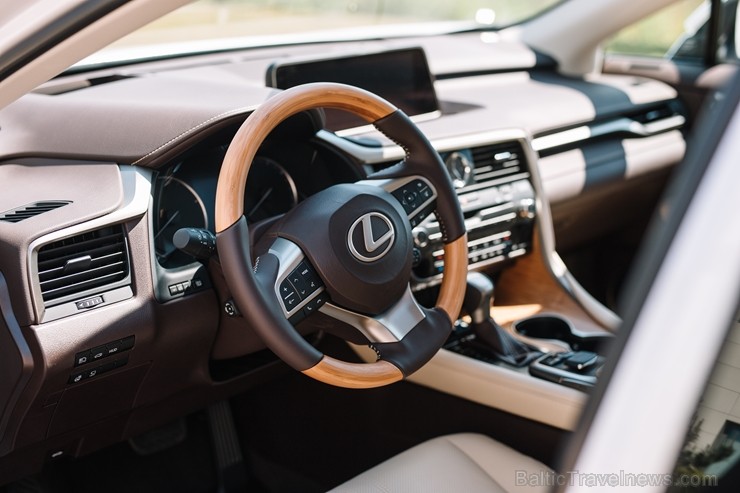 Japāņu premium klases zīmols piedāvā «Lexus RX 450hL» Jūrmalas skatos 224852