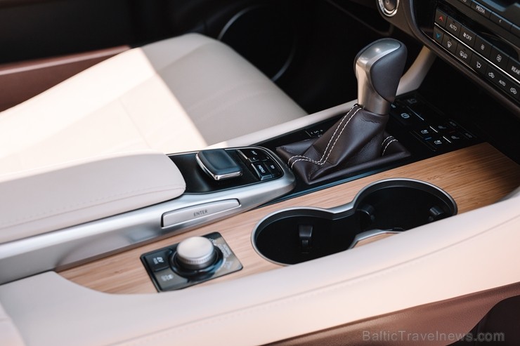 Japāņu premium klases zīmols piedāvā «Lexus RX 450hL» Jūrmalas skatos 224856