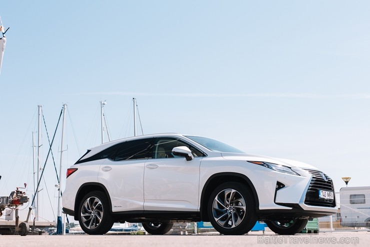 Japāņu premium klases zīmols piedāvā «Lexus RX 450hL» Jūrmalas skatos 224859