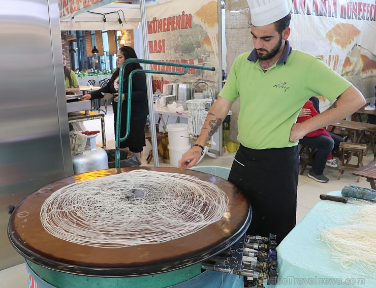 Travelnews.lv iepazīst Konjas pilsētas mājražotāju piedāvājumu tirdzniecības centrā. Sadarbībā ar Turkish Airlines Travelnews.lv iepazīst Konjas pilsētas mājražotāju piedāvājumu tirdzniecības centrā. Sadarbībā ar Turkish Airlines 224902
