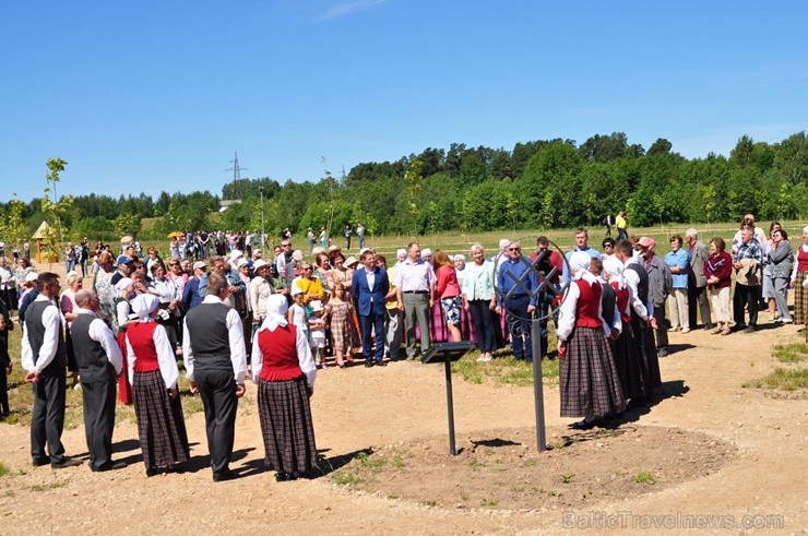 Ludzā  svinīgi atklāj jaunizveidoto Gaismas dārzu 225510