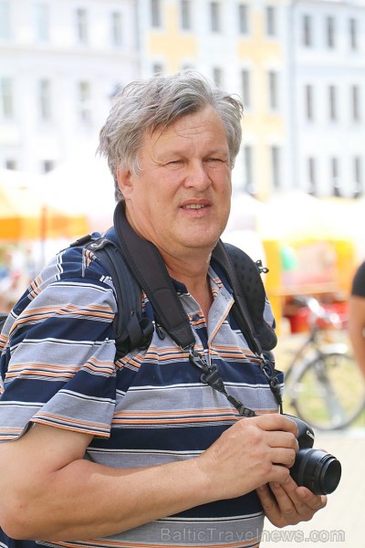 Doma laukumā saimnieko Zāļu tirgus 225959