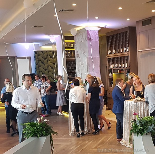 Pārdaugavas viesnīca «Bellevue Park Hotel Riga» atklāj restorāna «Le Sommet» jumta terasi ar burvīgu Rīgas skatu. Foto: Samsung Galaxy Note8 Pārdaugavas viesnīca «Bellevue Park Hotel Riga» atklāj restorāna «Le Sommet» jumta terasi ar burvīgu Rīgas skatu. Foto: Samsung Galaxy Note8 226093