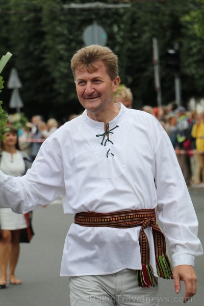 Dziesmu un deju svētku atklāšanas gājiens pulcē Rīgā visus Latvijas novadus (101-200) 226654