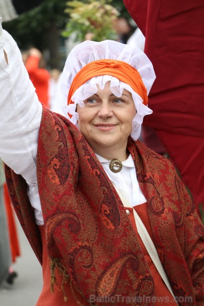 Dziesmu un deju svētku atklāšanas gājiens pulcē Rīgā visus Latvijas novadus (301-400) 226881