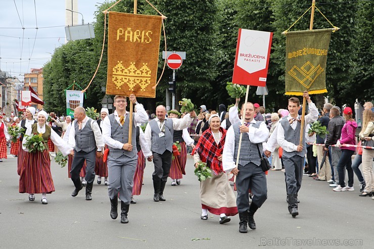 Dziesmu un deju svētku atklāšanas gājiens pulcē Rīgā visus Latvijas novadus (501-600) 227178