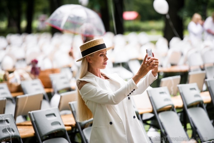 Jau ceturto gadu Rīgā notiek baltais pop-up pikniks «L’elegante Pop-Up Picnic» 227885