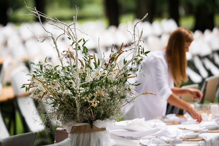 Jau ceturto gadu Rīgā notiek baltais pop-up pikniks «L’elegante Pop-Up Picnic» 227888