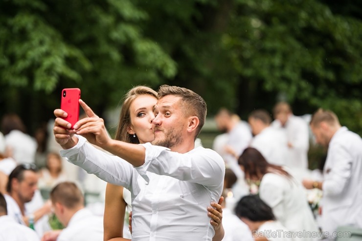 Jau ceturto gadu Rīgā notiek baltais pop-up pikniks «L’elegante Pop-Up Picnic» 227932