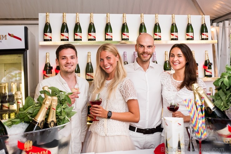 Jau ceturto gadu Rīgā notiek baltais pop-up pikniks «L’elegante Pop-Up Picnic» 227945
