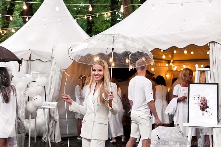 Jau ceturto gadu Rīgā notiek baltais pop-up pikniks «L’elegante Pop-Up Picnic» 227950
