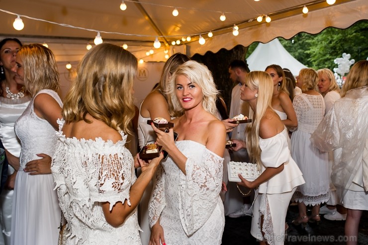 Jau ceturto gadu Rīgā notiek baltais pop-up pikniks «L’elegante Pop-Up Picnic» 227955