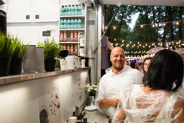 Jau ceturto gadu Rīgā notiek baltais pop-up pikniks «L’elegante Pop-Up Picnic» 227973
