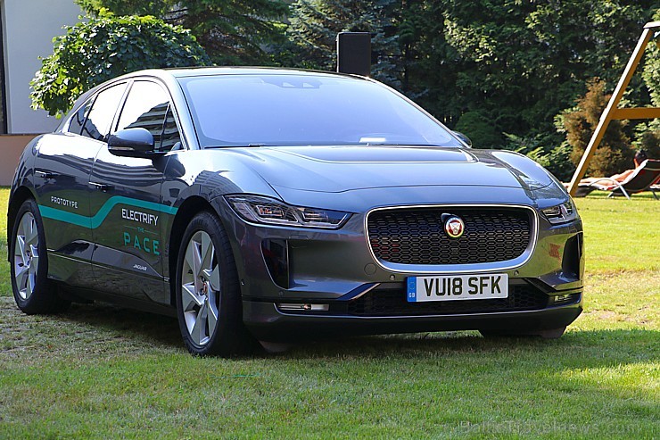 Pārdaugavas viesnīca «Radisson Blu Daugava Hotel» ar jauno pilnīgi elektrisko «Jaguar I-PACE» prezentē tiiko atklāto auto uzlādes staciju Pārdaugavas viesnīca «Radisson Blu Daugava Hotel» ar jauno pilnīgi elektrisko «Jaguar I-PACE» prezentē tiiko atklāto auto uzlādes staciju 228638