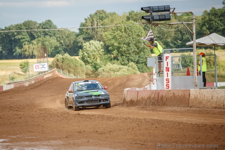 Bauskas dubļos notiek Latvijas rallijkrosa 4.posms 230002