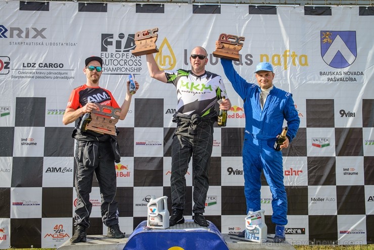 Bauskas dubļos notiek Latvijas rallijkrosa 4.posms 230003
