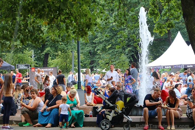 Otrais «Rīgas Burgeru Festivāls 2018» 4.08.2018 noskaidroja ātrāko ēdāju un labāko burgeru 230232
