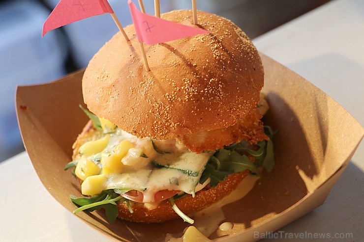 Otrais «Rīgas Burgeru Festivāls 2018» 4.08.2018 noskaidroja ātrāko ēdāju un labāko burgeru 230261