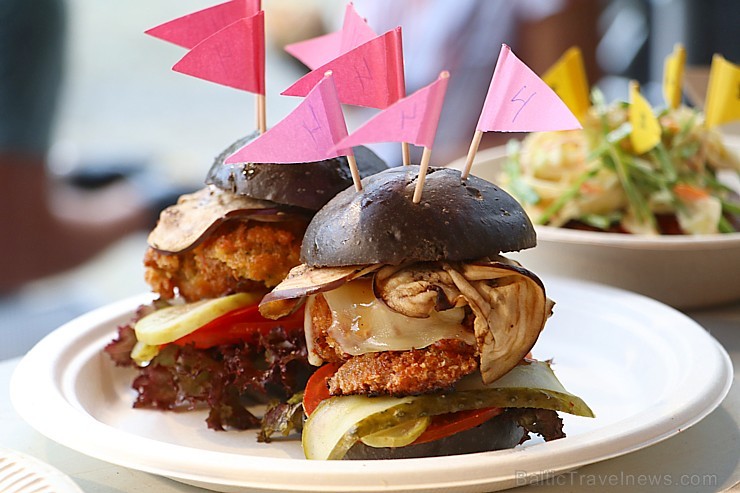 Otrais «Rīgas Burgeru Festivāls 2018» 4.08.2018 noskaidroja ātrāko ēdāju un labāko burgeru 230265
