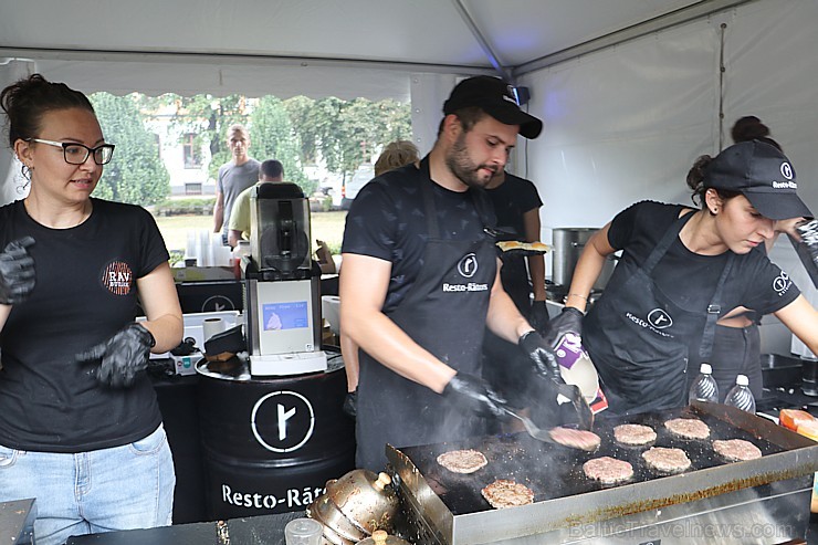 Otrais «Rīgas Burgeru Festivāls 2018» 4.08.2018 noskaidroja ātrāko ēdāju un labāko burgeru 230278