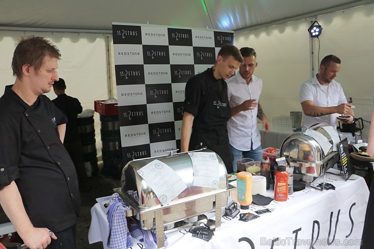 Otrais «Rīgas Burgeru Festivāls 2018» 4.08.2018 noskaidroja ātrāko ēdāju un labāko burgeru 230292
