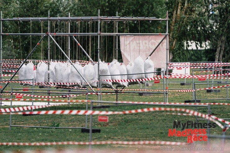 Lucavsalā aizvadīts pirmais MyFitness Madness Race škēršļu skrējiens 230809