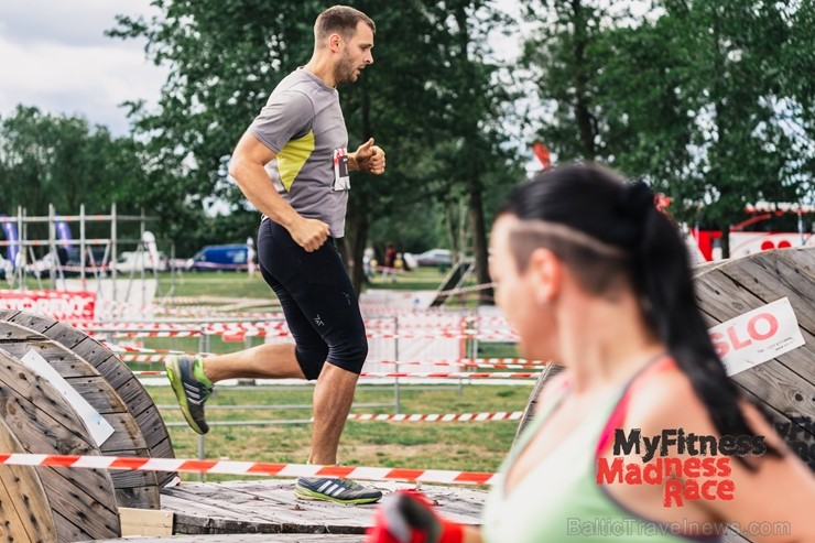Lucavsalā aizvadīts pirmais MyFitness Madness Race škēršļu skrējiens 230812