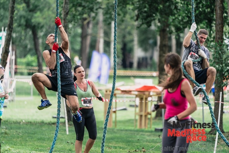 Lucavsalā aizvadīts pirmais MyFitness Madness Race škēršļu skrējiens 230824