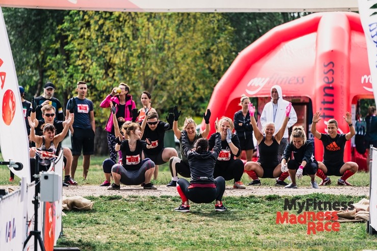 Lucavsalā aizvadīts pirmais MyFitness Madness Race škēršļu skrējiens 230827