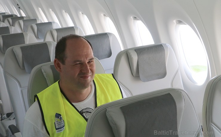 Travelnews.lv iepazīst «airBaltic» jauno lidmašīnu «Airbus A220-300». Atbalsta: Starptautiskā lidosta «Rīga» Travelnews.lv iepazīst «airBaltic» jauno lidmašīnu «Airbus A220-300». Atbalsta: Starptautiskā lidosta «Rīga» 231004