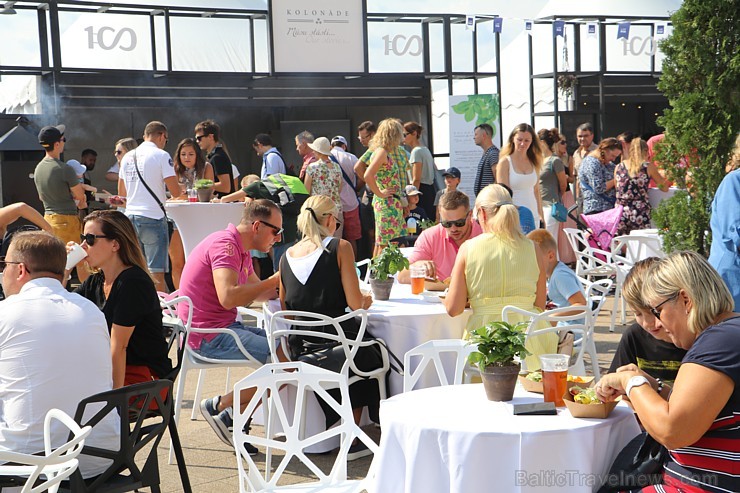 Rīdzinieki un galvaspilsētas viesi 18.08.2018 Spīķeros ar lielu baudu apmeklēja «Rīgas svētku restorāns» pasākumu Rīdzinieki un galvaspilsētas viesi 18.08.2018 Spīķeros ar lielu baudu apmeklēja «Rīgas svētku restorāns» pasākumu 231075