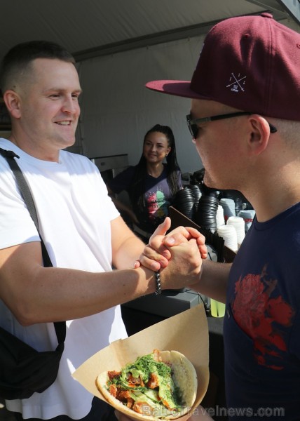 Rīdzinieki un galvaspilsētas viesi 18.08.2018 Spīķeros ar lielu baudu apmeklēja «Rīgas svētku restorāns» pasākumu. Restorāns «Rocket Bean Roastery» Rīdzinieki un galvaspilsētas viesi 18.08.2018 Spīķeros ar lielu baudu apmeklēja «Rīgas svētku restorāns» pasākumu. Restorāns «Rocket Bean Roastery» 231116
