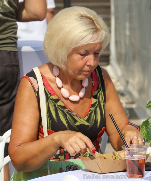 Rīdzinieki un galvaspilsētas viesi 18.08.2018 Spīķeros ar lielu baudu apmeklēja «Rīgas svētku restorāns» pasākumu Rīdzinieki un galvaspilsētas viesi 18.08.2018 Spīķeros ar lielu baudu apmeklēja «Rīgas svētku restorāns» pasākumu 231154