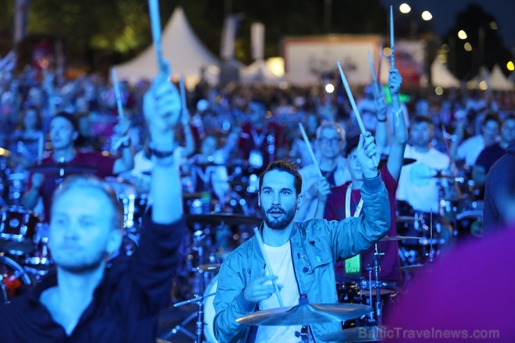 Grandiozi aizvadīta Latvijas simtgades  Rīgas svētku Krastmalas programma 231524
