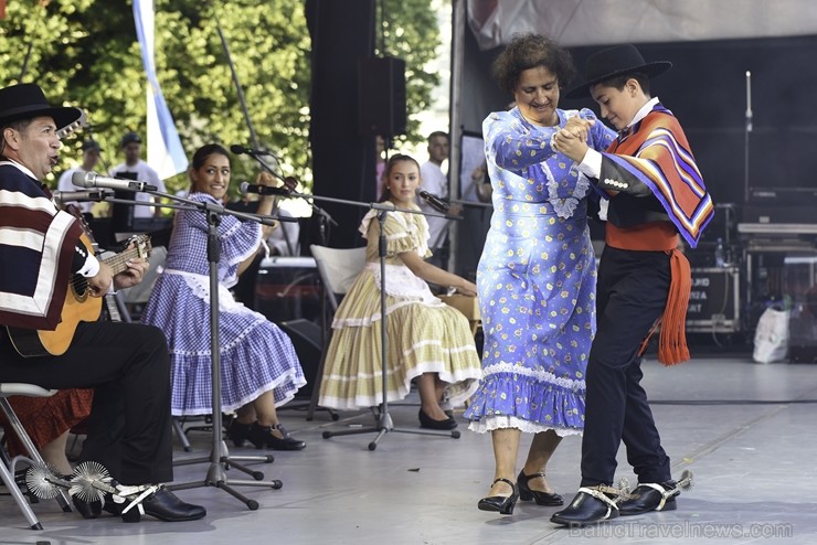 Grandiozi aizvadīta Latvijas simtgades  Rīgas svētku  Krastmalas programma 231584