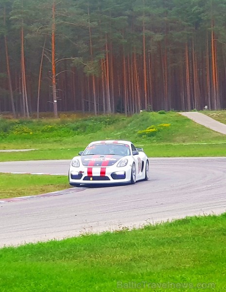 Travelnews.lv 5.09.2018 dodas sacīkšu trasē 333 ar īstu sporta vāģi «Porsche Cayman GT4». Atbalsta: Amber Beverage Group Travelnews.lv 5.09.2018 dodas sacīkšu trasē 333 ar īstu sporta vāģi «Porsche Cayman GT4». Atbalsta: Amber Beverage Group 232759