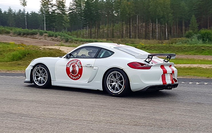 Travelnews.lv 5.09.2018 dodas sacīkšu trasē 333 ar īstu sporta vāģi «Porsche Cayman GT4». Atbalsta: Amber Beverage Group Travelnews.lv 5.09.2018 dodas sacīkšu trasē 333 ar īstu sporta vāģi «Porsche Cayman GT4». Atbalsta: Amber Beverage Group 232760
