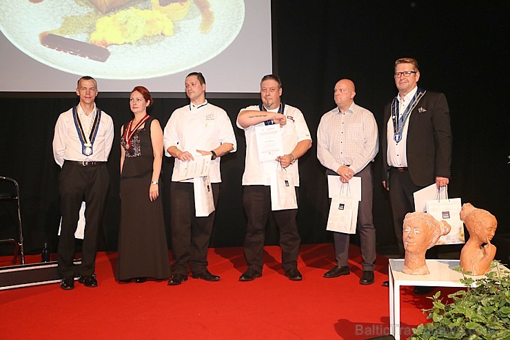 Latvijas 2018. gada pavārs ir Dinārs Zvidriņš un pavārzellis ir Anastasija Verbicka. Atbalsta: Riga Food 2018 Latvijas 2018. gada pavārs ir Dinārs Zvidriņš un pavārzellis ir Anastasija Verbicka. Atbalsta: Riga Food 2018 233044