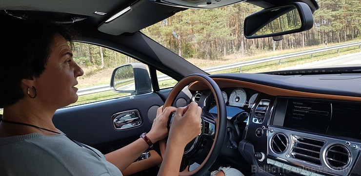 Travelnews.lv ar tūrisma uzņēmējiem un eleganto «Rolls Royce Wraith» apceļo baltu zemes 233315