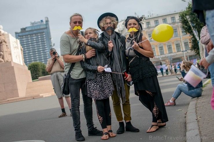 Rīgā notiek Tēva dienai veltīts gājiens 233139