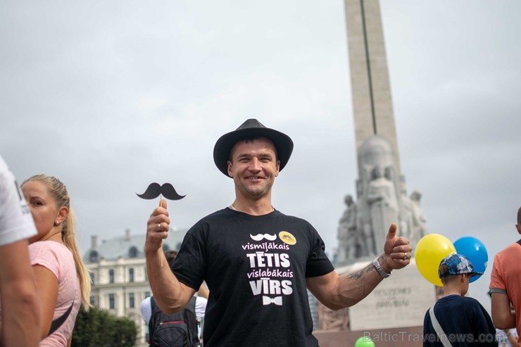Rīgā notiek Tēva dienai veltīts gājiens 233141