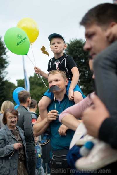 Rīgā notiek Tēva dienai veltīts gājiens 233149