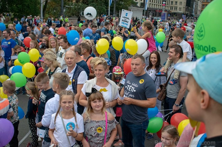 Rīgā notiek Tēva dienai veltīts gājiens 233153